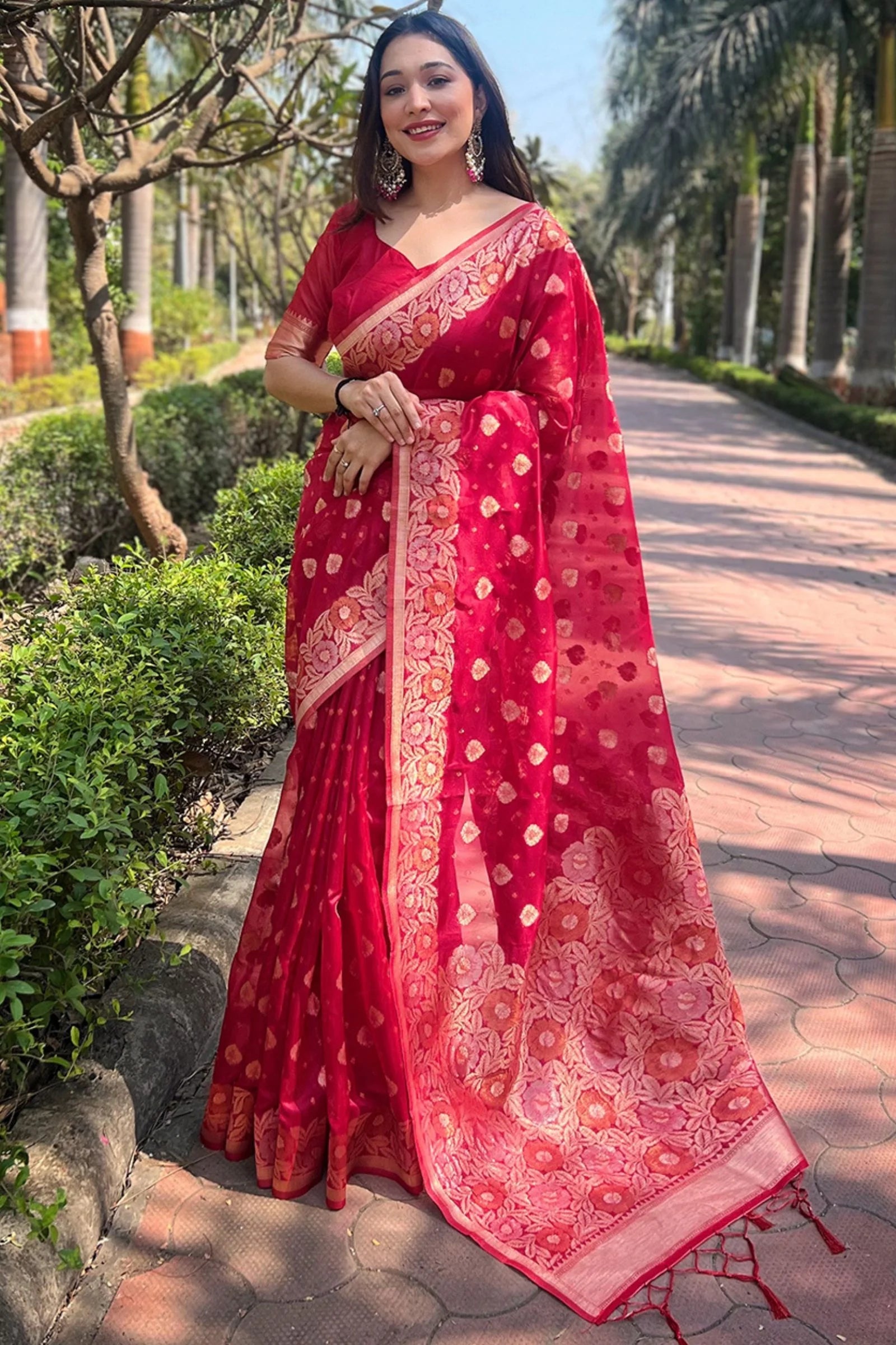 5 Trendy Glamorous Red Party Wear Sarees