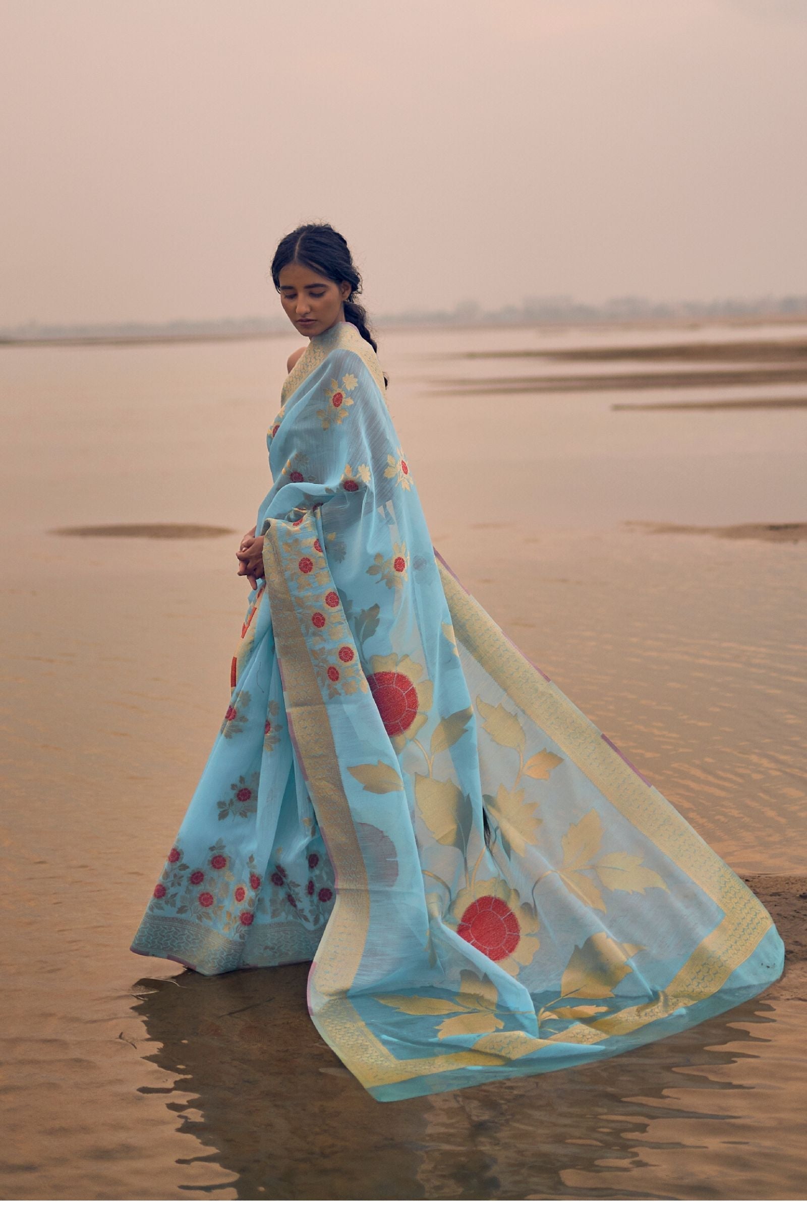 Look Stunning Like Janhvi Kapoor in a Pure Linen Silk Saree