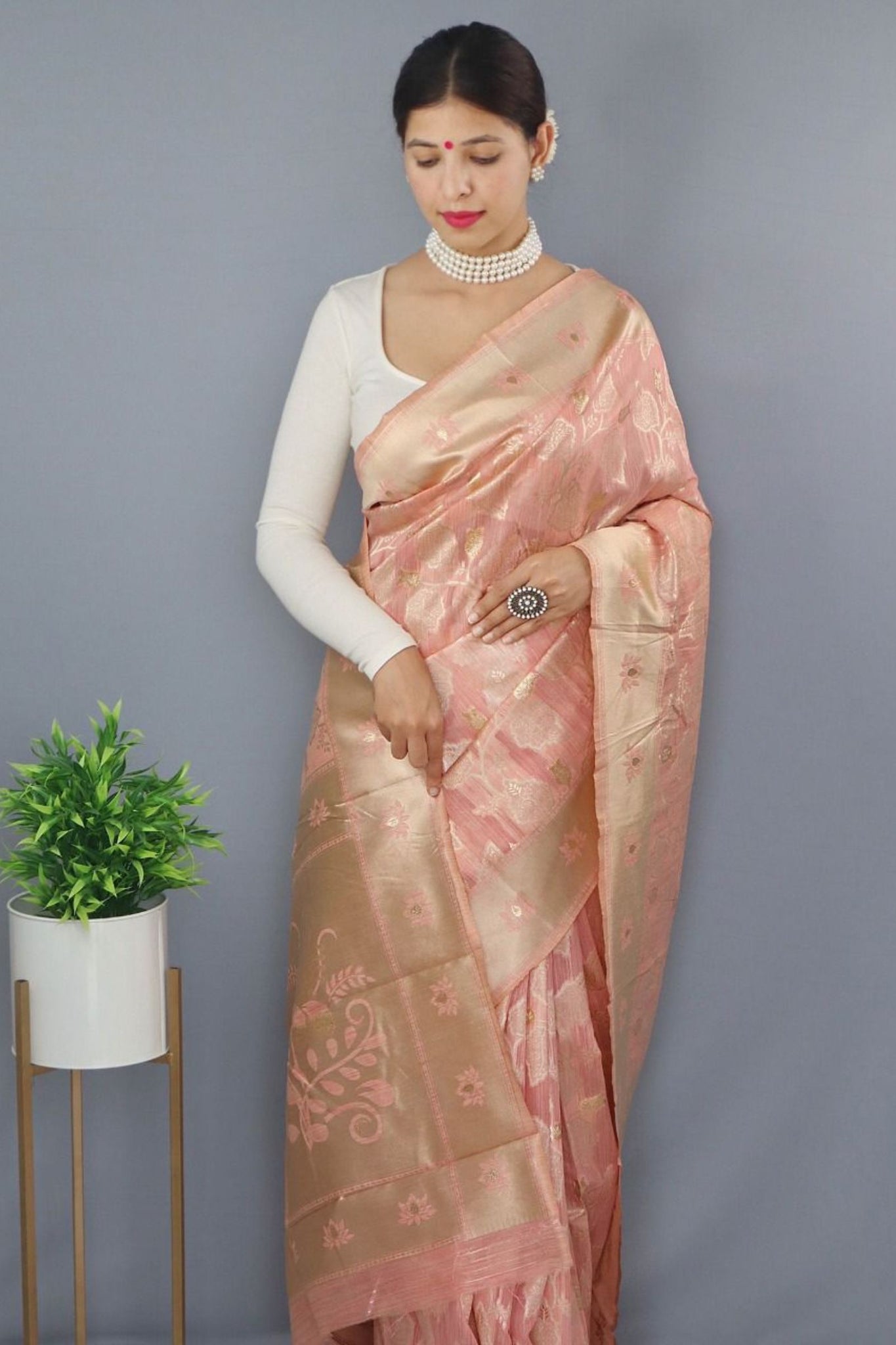 Baby Pink Leaf Pattern Gold Weaving Linen Saree