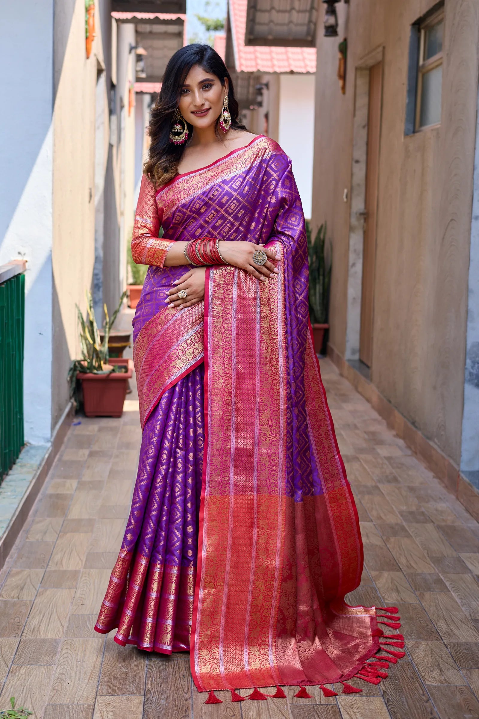 Handwoven Red Banarasi Crepe Katan Soft Silk Saree – Sumangal Banaras